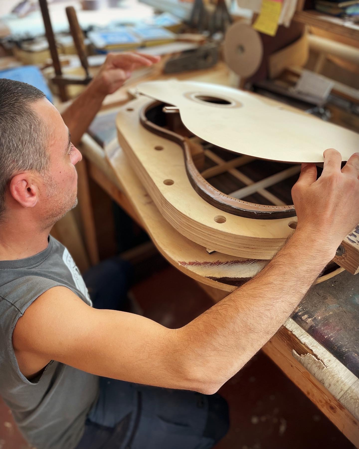 Kremona luthier handcrafting a Luthier Series guitar